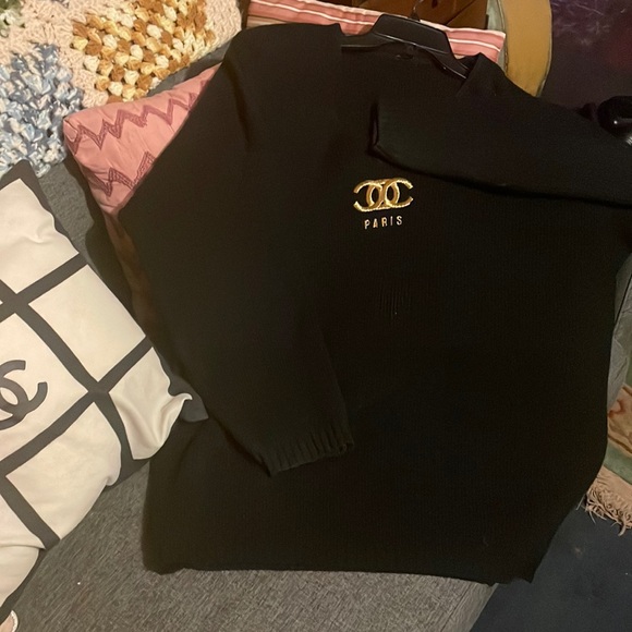 Unbranded Sweaters - French designer inspired scoop, neck sweater